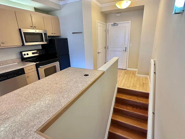 140 S Van Ness Ave #1024 — Photo 5