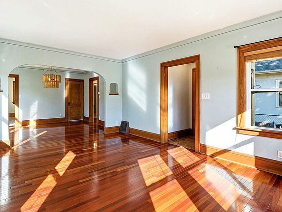 4th image of 1327 Thomas Ave