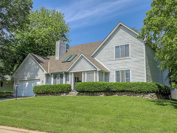 3rd image of 512 Southwood Ln