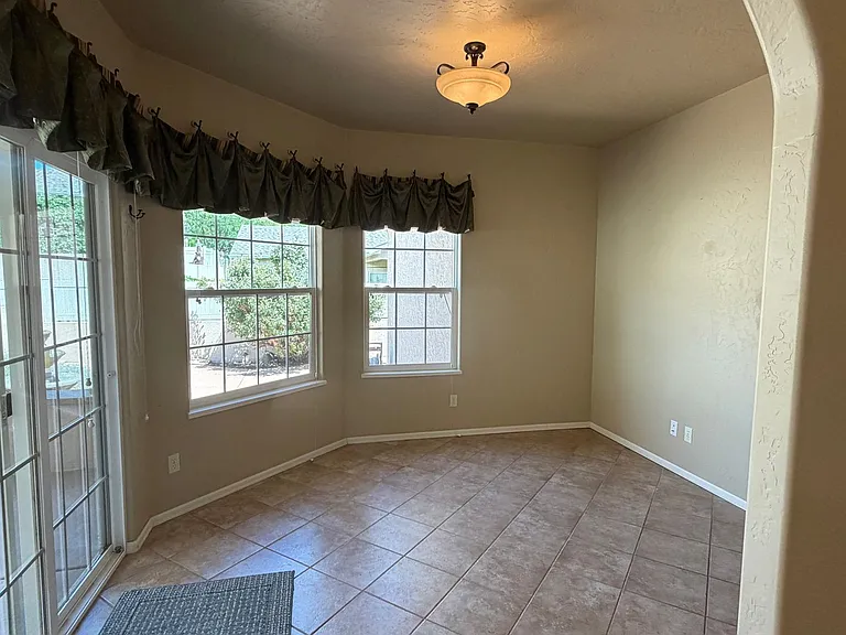1825 Venetian Dr — Photo 6