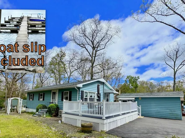 13 Oak Dr, Lakeville, PA 18438