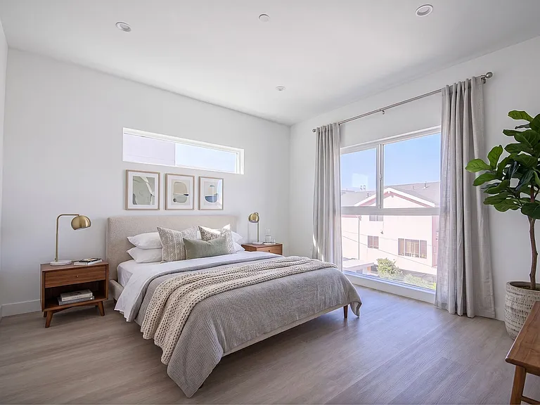 Luxury 2026 Townhomes with Massive Bedrooms + Decks with Views — Photo 8