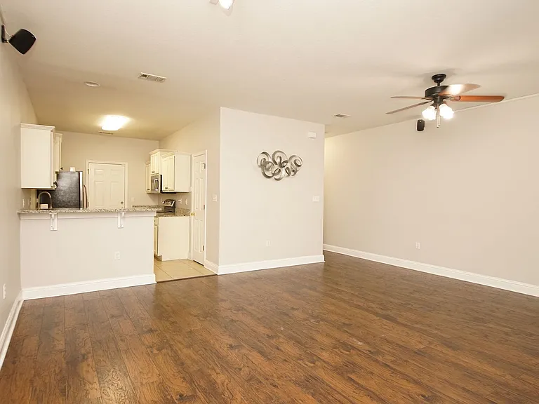 125 Farrah Ave — Photo 7