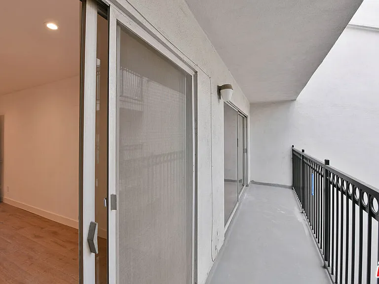 136 S Palm Dr #203 — Photo 12