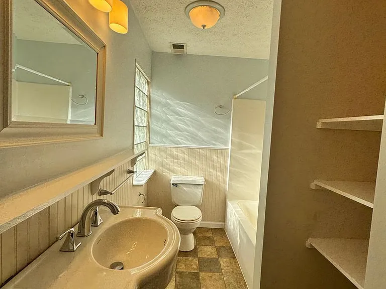 704 Chinn Ave — Photo 6