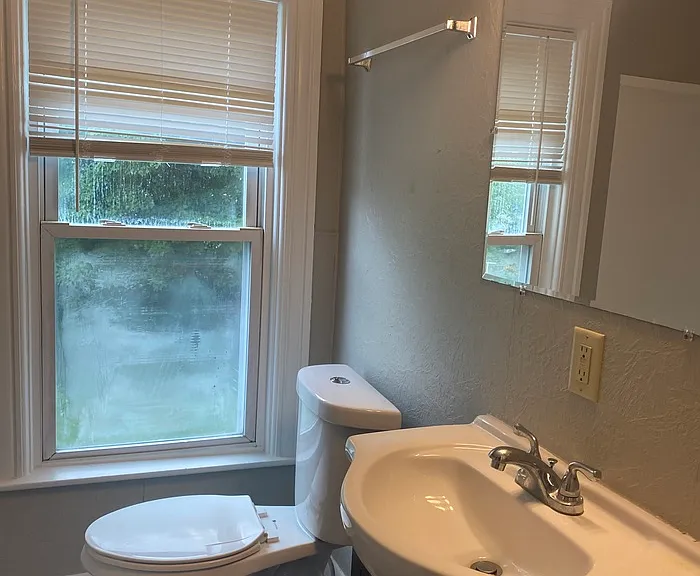 306 Flower Ave E — Photo 20