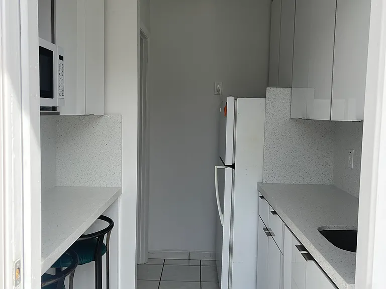 1075 W 23rd St #1 — Photo 3