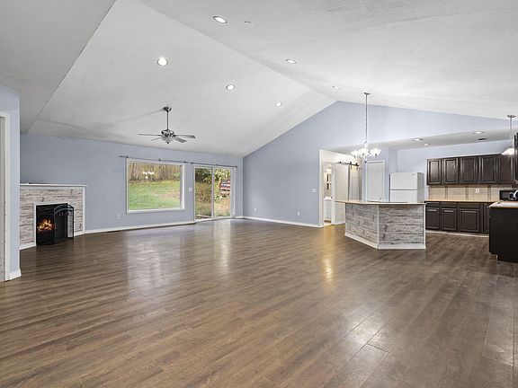 3rd image of 504 Fairlawn Drive