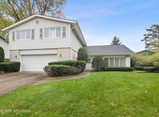 1855 Ellendale Dr, Northbrook, IL 60062