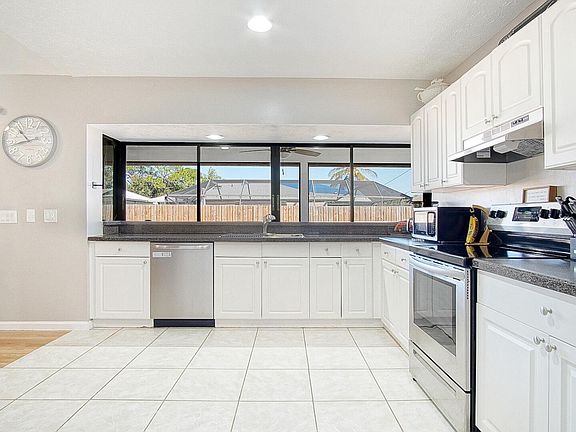 4th image of 1229 SW Malaga Avenue