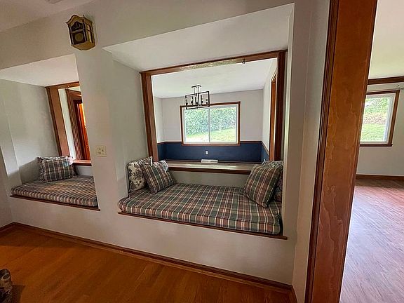 3rd image of 29 Heatherwood Ct