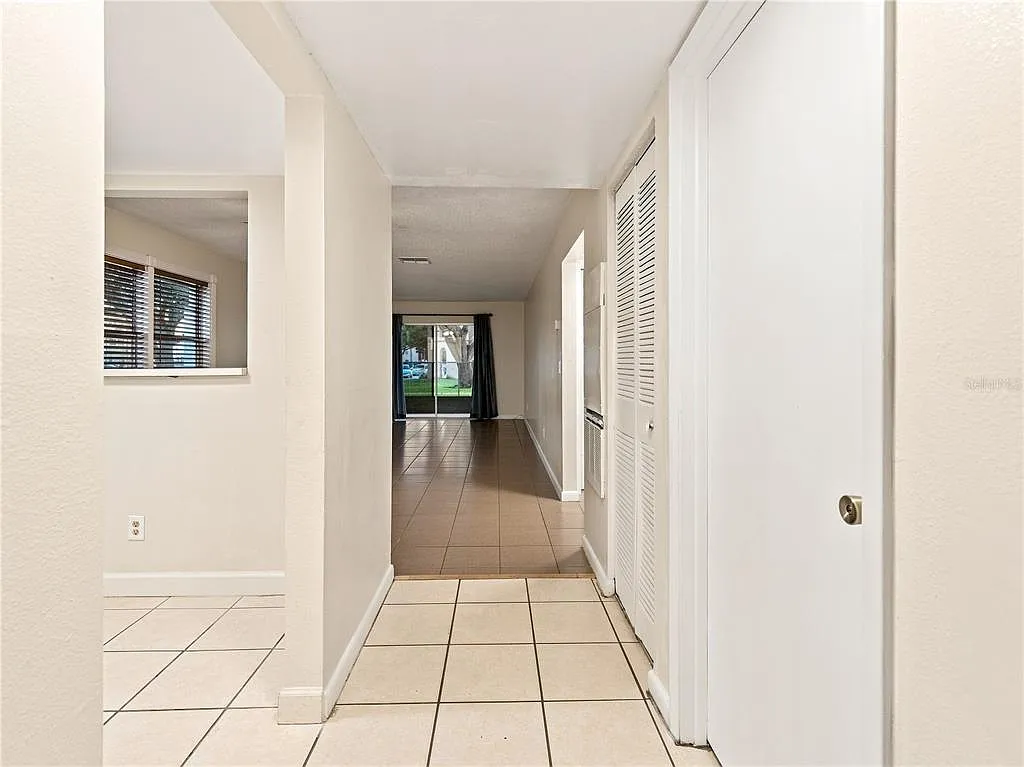 2 bed, 2.0 bath, 915 sqft, $1,895 — Photo 4