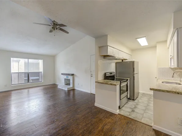 2120 Wilcrest Dr APT 226, Houston, TX 77042