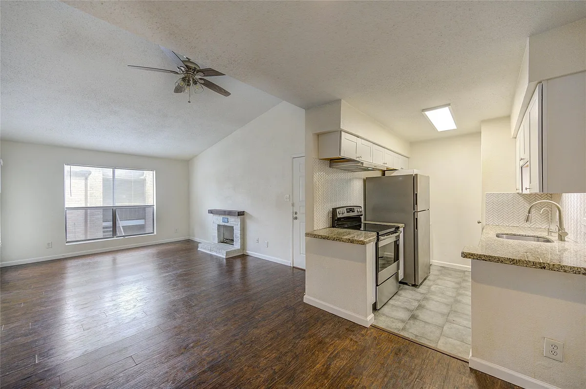 Building Photo - 2120 Wilcrest Dr #226