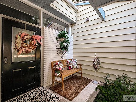 4th image of 245 S Lloyd Cir