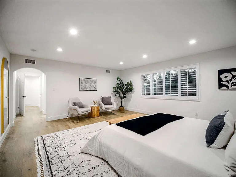 4732 Del Moreno Dr — Photo 10