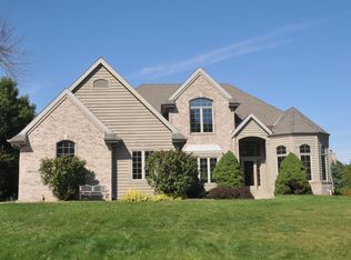 N52W16778 Oak Ridge Trl, Menomonee Falls, WI 53051