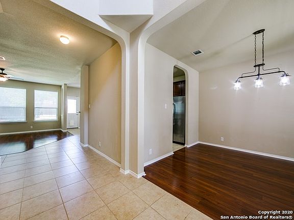 3rd image of 210 Kensington Dr