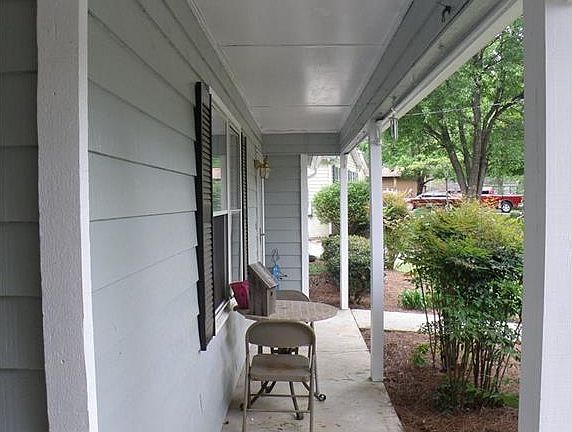 4th image of 2640 Sheffield Ct SW