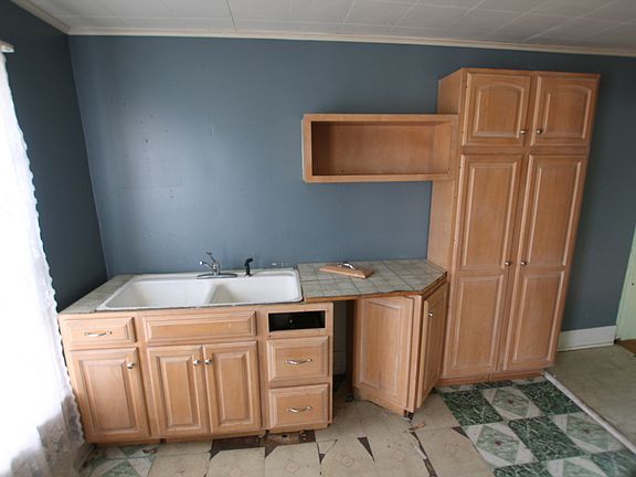 3rd image of 332 W Main St