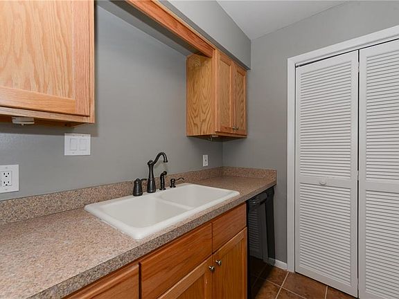 4th image of 2222 Vista Cir