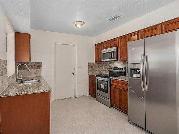 4th image of 414 Valley Dr