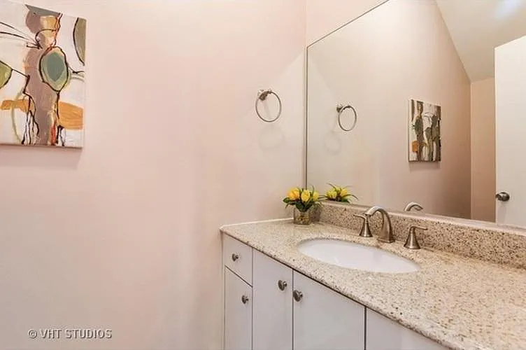 1521 N Paulina St #1R — Photo 6