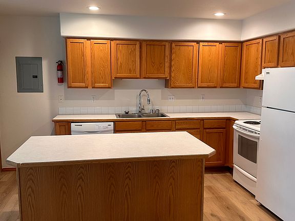 5th image of 1310 S Skyline Dr