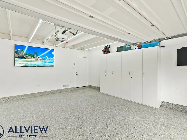 8275 Cherrywood Cir — Photo 32