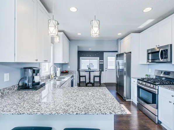 977 Jameson St, Saint Paul, MN 55103