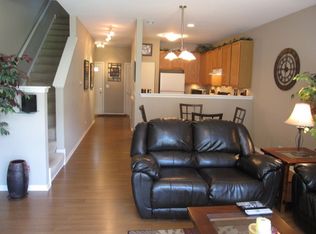 3095 Falling Waters Ln, Lindenhurst, IL 60046