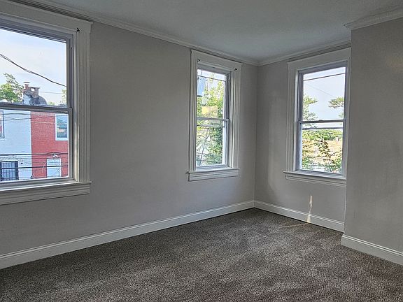 5th image of 722 E 41st St