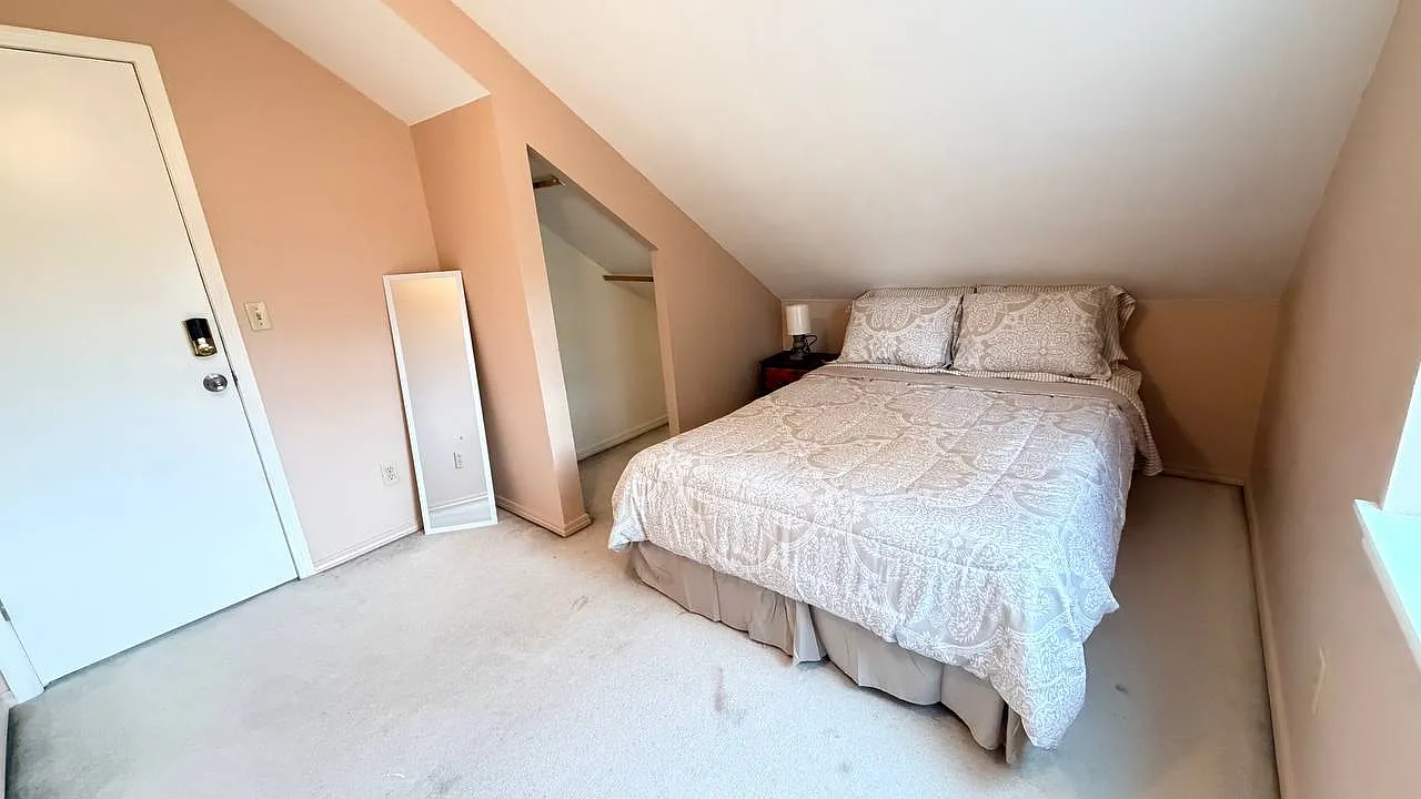 6 bed, 2640 sqft, $850 — Photo 1
