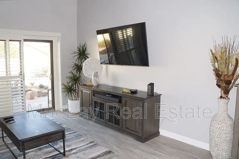 3 bed, 2.0 bath, 1447 sqft, $2,295 — Photo 3