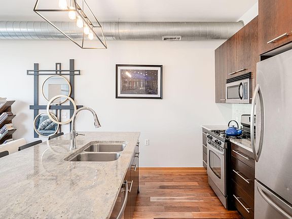 3rd image of 1211 Lagoon Ave Unit 305