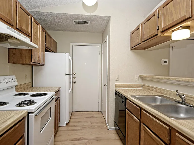 511 Cutty Trl #A — Photo 9