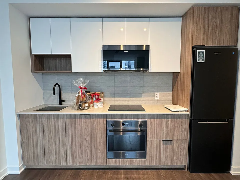 5 Defries St #1119
