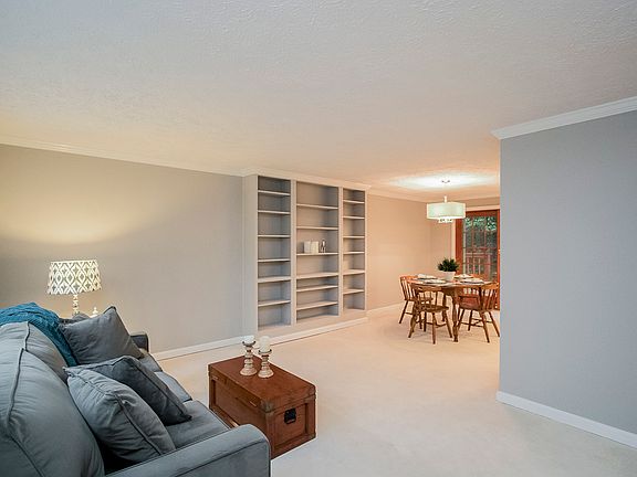 2nd image of 4909 Village Dr