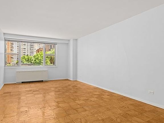 3rd image of 165 W 66th St APT 4Q