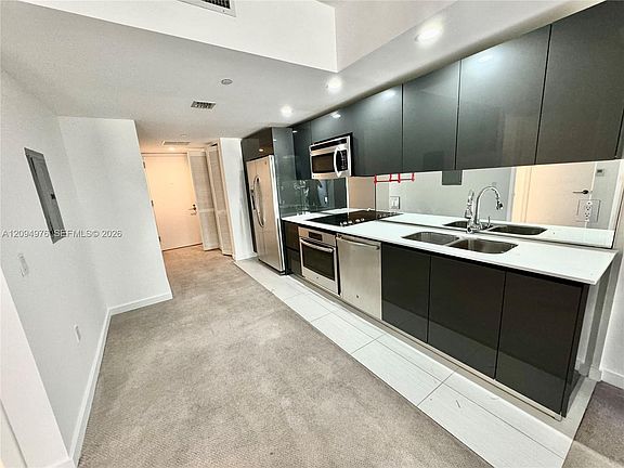 2nd image of 31 SE 6th St APT 903