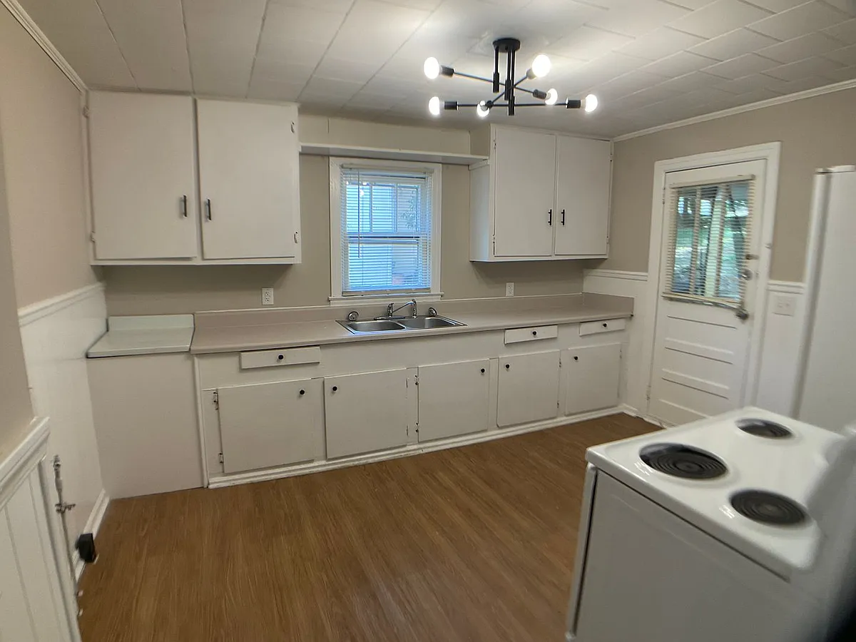 Building Photo - 505 Brookline Dr