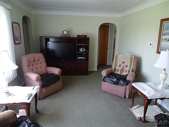 3rd image of 8936 Carleton Rd