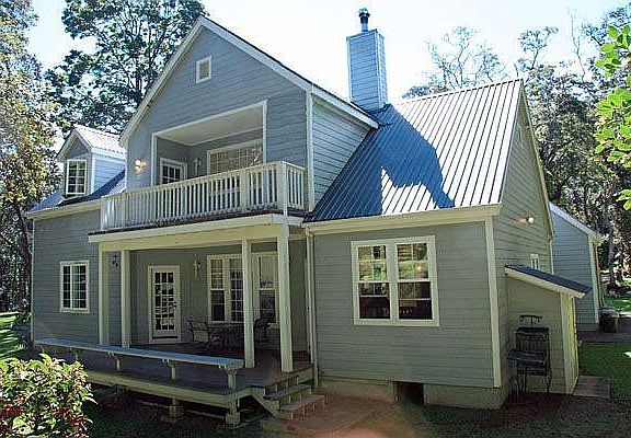 Back view with balcony 