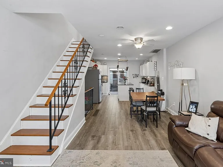 2139 Montrose St — Photo 2