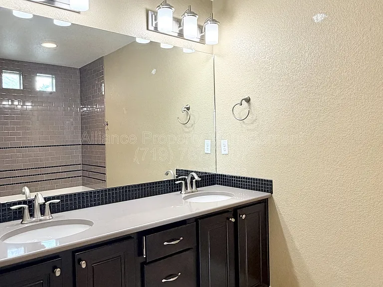 8284 Cypress Wood Dr — Photo 18