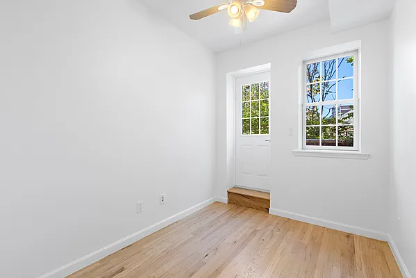 Rented by Thomas Lipovetsky, LREB | media 23