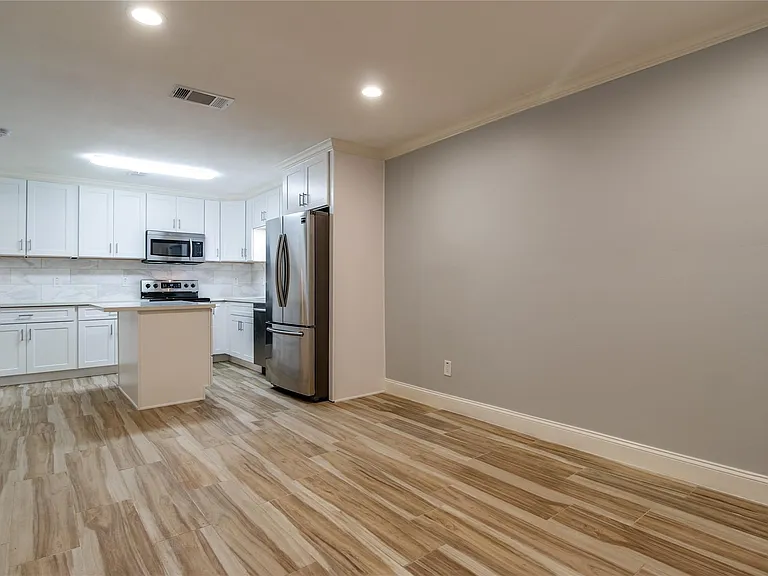 12633 Memorial Dr #243 — Photo 7