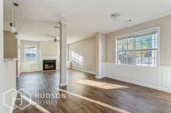 1060 Clairidge Ln — Photo 3