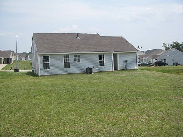 2nd image of 4761 Primrose Pl