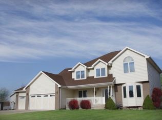 1612 Chesapeake Cir, Grand Island, NE 68801